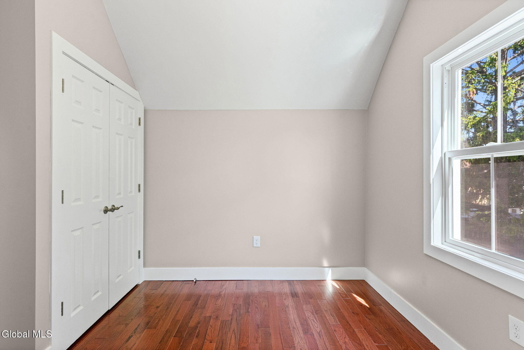 521 Warren Street - Photo 9