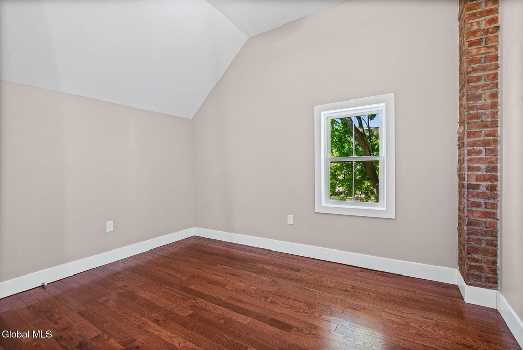 521 Warren Street - Photo 32