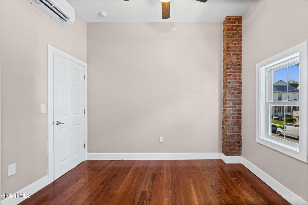 521 Warren Street - Photo 38