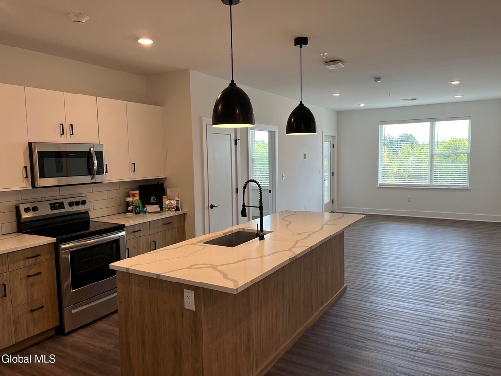 578 Columbia Turnpike - Photo 7