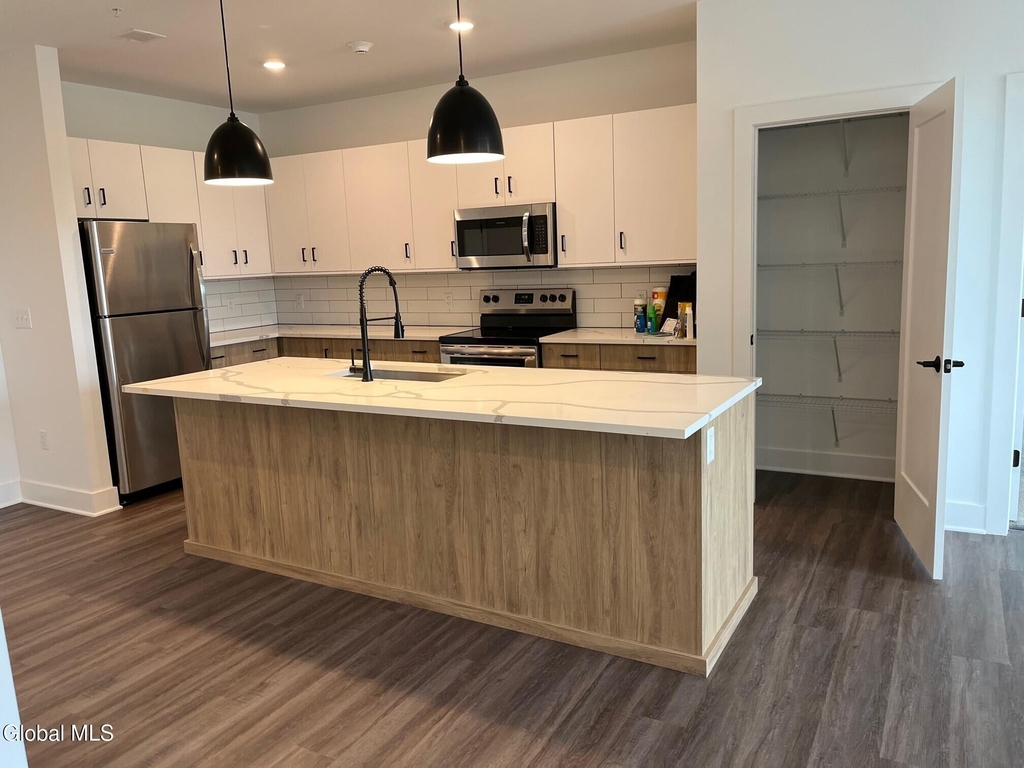 578 Columbia Turnpike - Photo 8