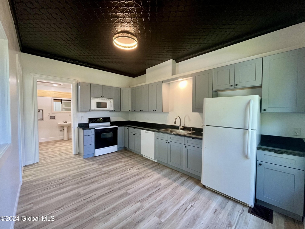 53 S Park Street - Photo 3