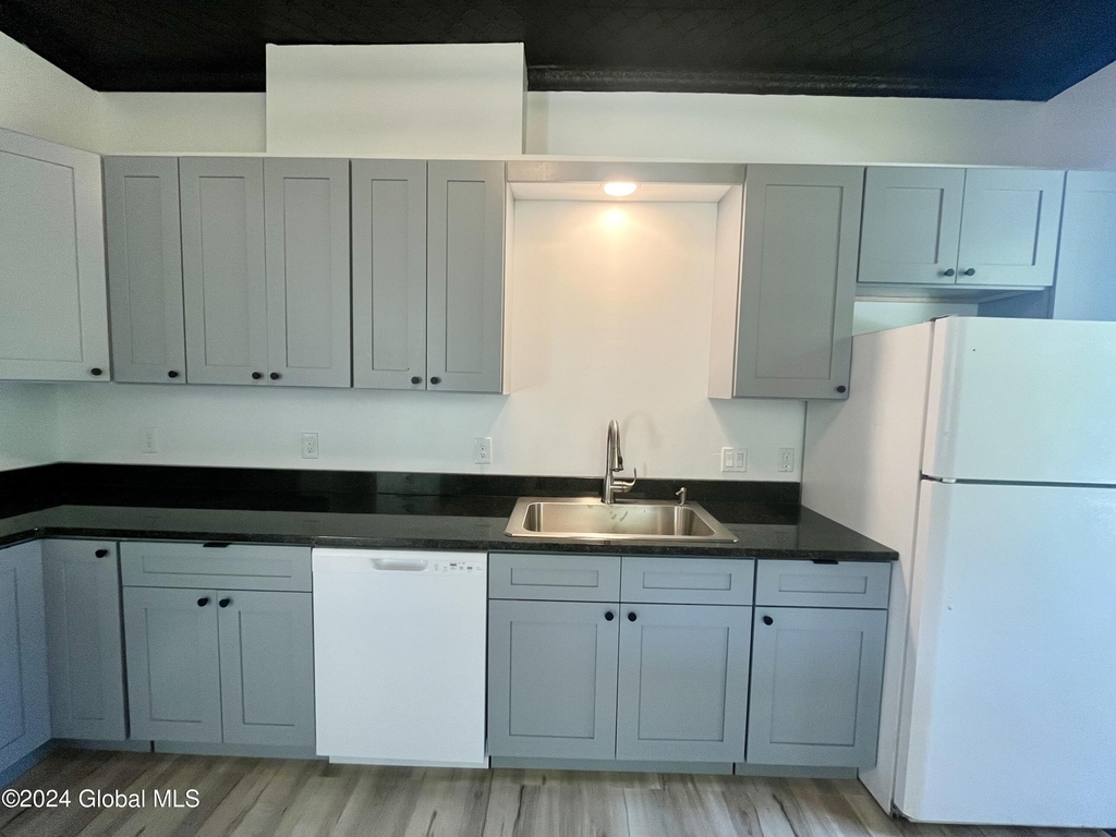53 S Park Street - Photo 4