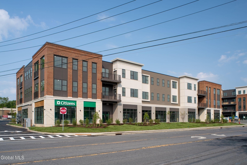 1 Town Center Drive - Photo 0