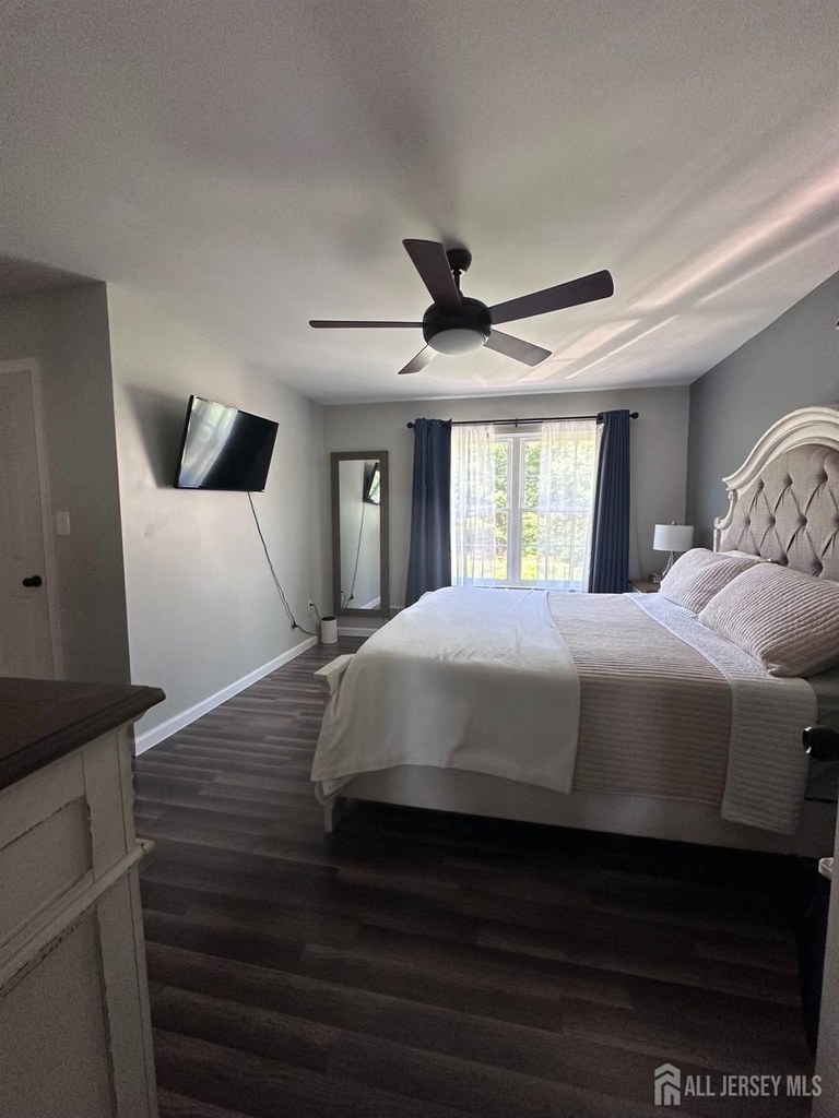 23 Washington Court - Photo 5