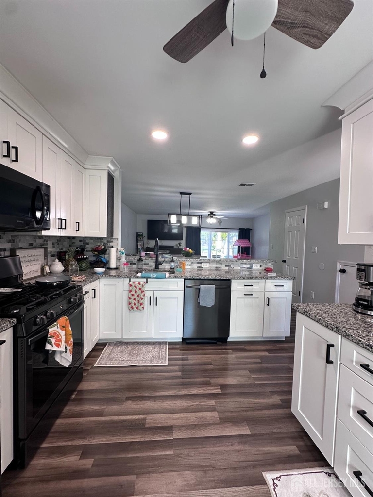 23 Washington Court - Photo 1