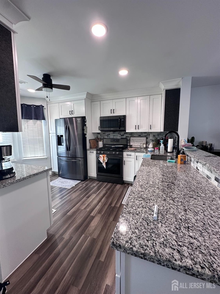 23 Washington Court - Photo 2