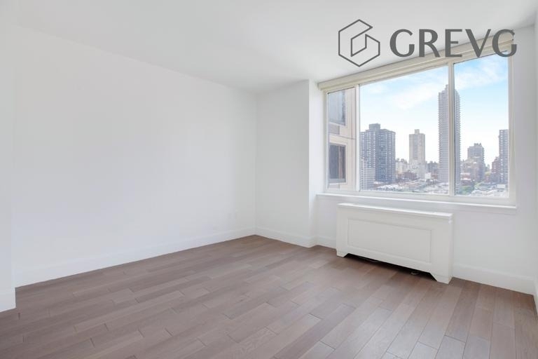 389 E 89th Street - Photo 4