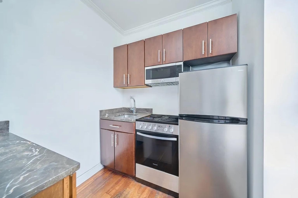 211 Ave A - Photo 3