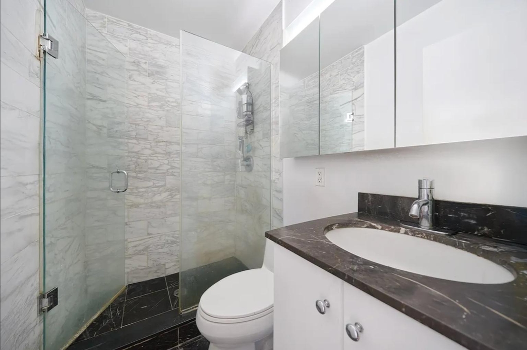 211 Ave A - Photo 4