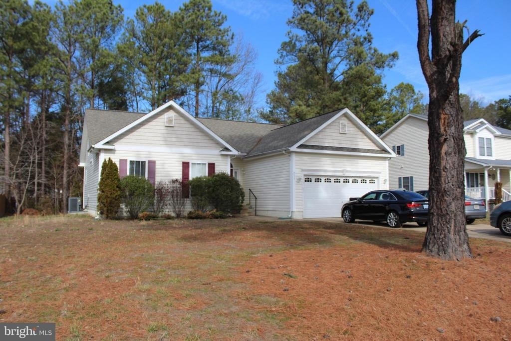 211 Dogwood Avenue - Photo 0