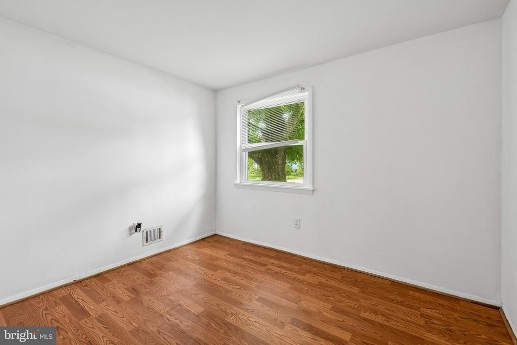 13911 Mapledale Avenue - Photo 15