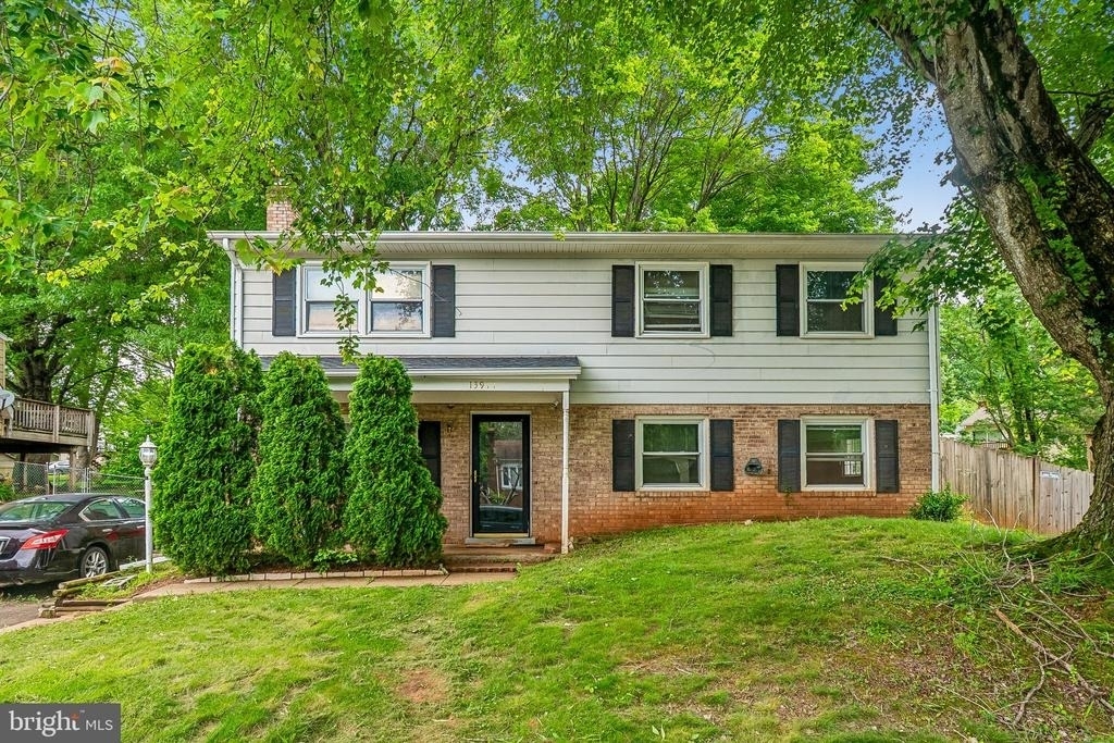 13911 Mapledale Avenue - Photo 0