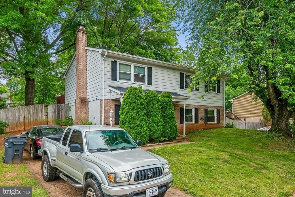 13911 Mapledale Avenue - Photo 1