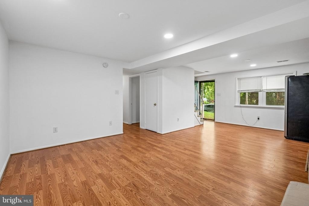 13911 Mapledale Avenue - Photo 16