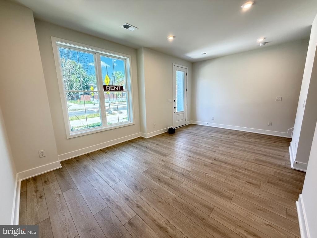 9715 Grant Avenue - Photo 4