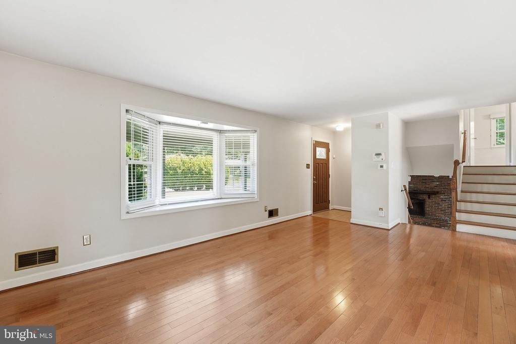 8609 Woodview Drive - Photo 2