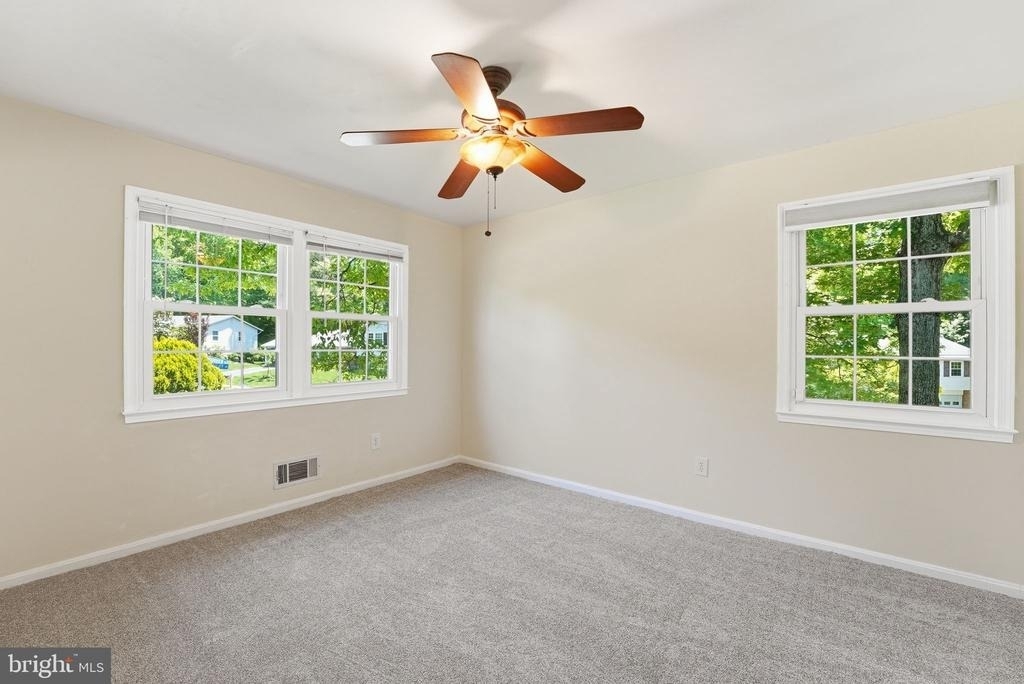 8609 Woodview Drive - Photo 12