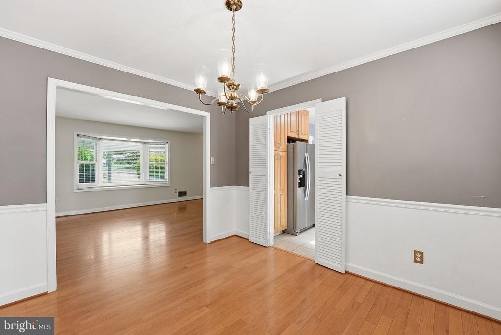 8609 Woodview Drive - Photo 3