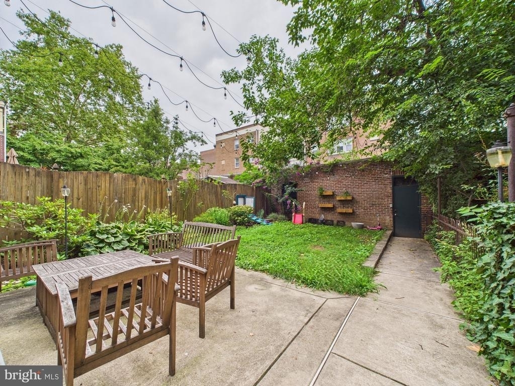 4635 Spruce Street - Photo 9
