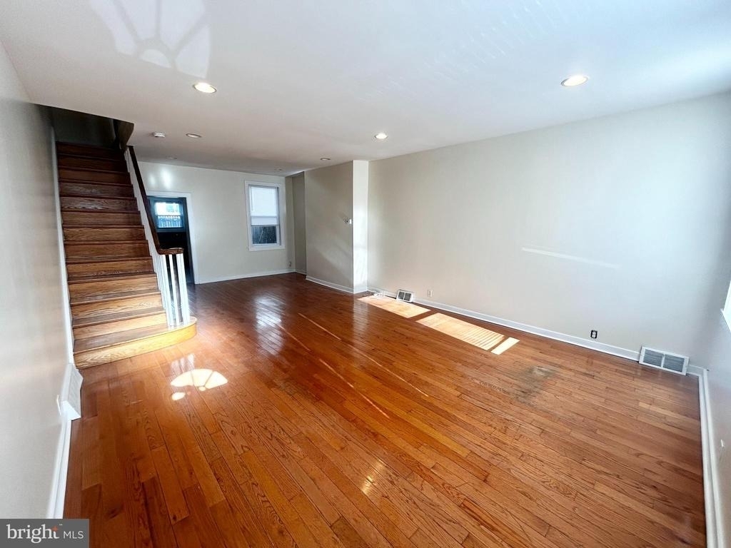 2105 W Seybert Street - Photo 1