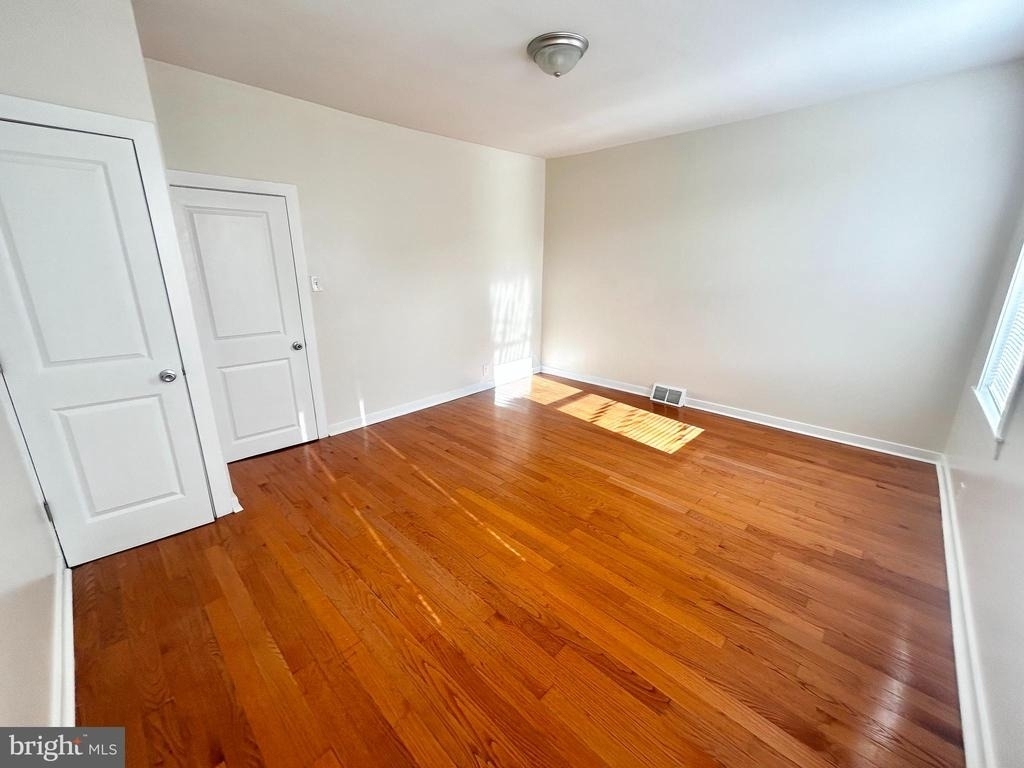 2105 W Seybert Street - Photo 8