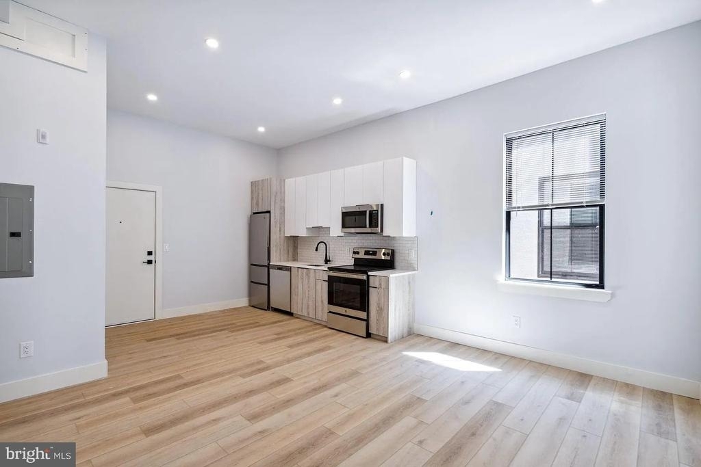 3439-1 Lancaster Avenue - Photo 8