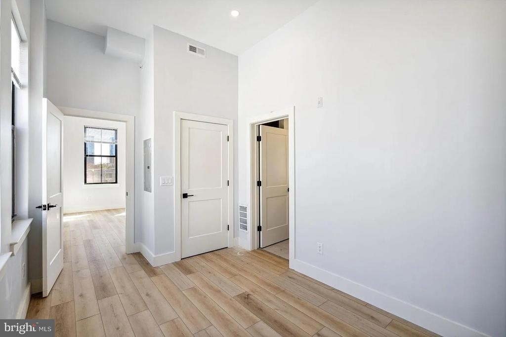 3439-1 Lancaster Avenue - Photo 17