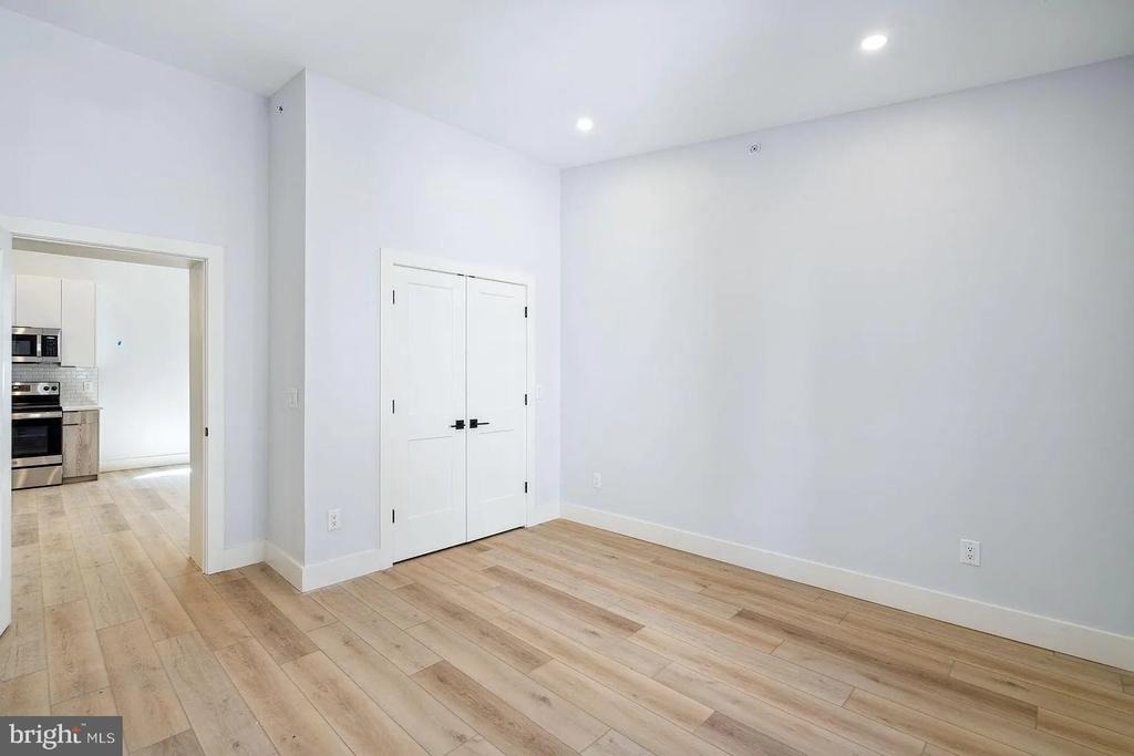 3439-1 Lancaster Avenue - Photo 18