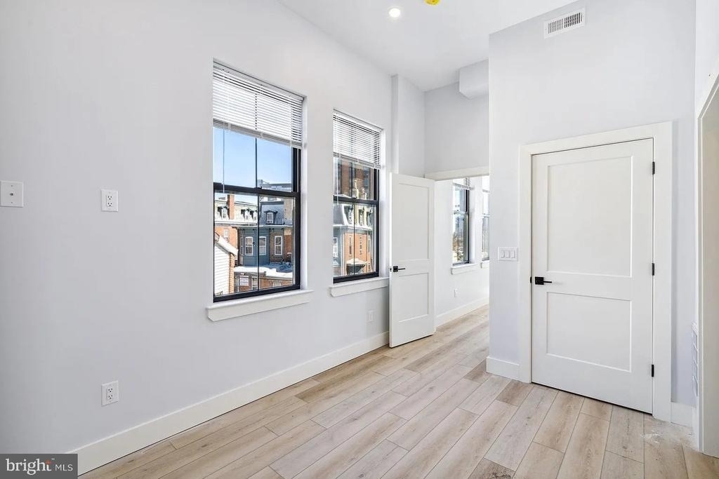 3439-1 Lancaster Avenue - Photo 4