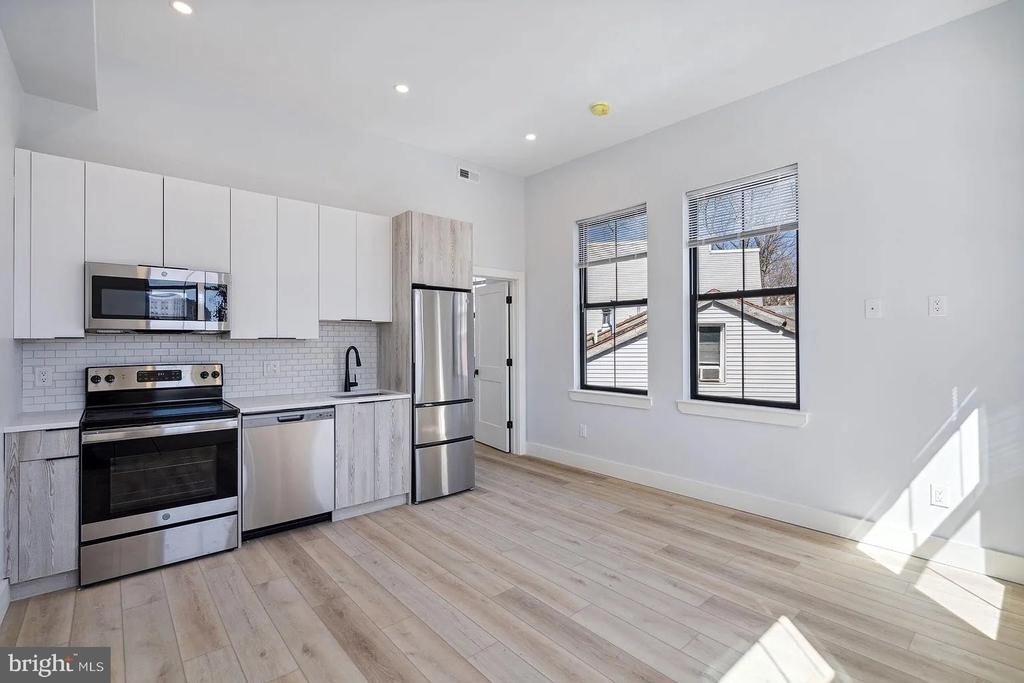 3439-1 Lancaster Avenue - Photo 12