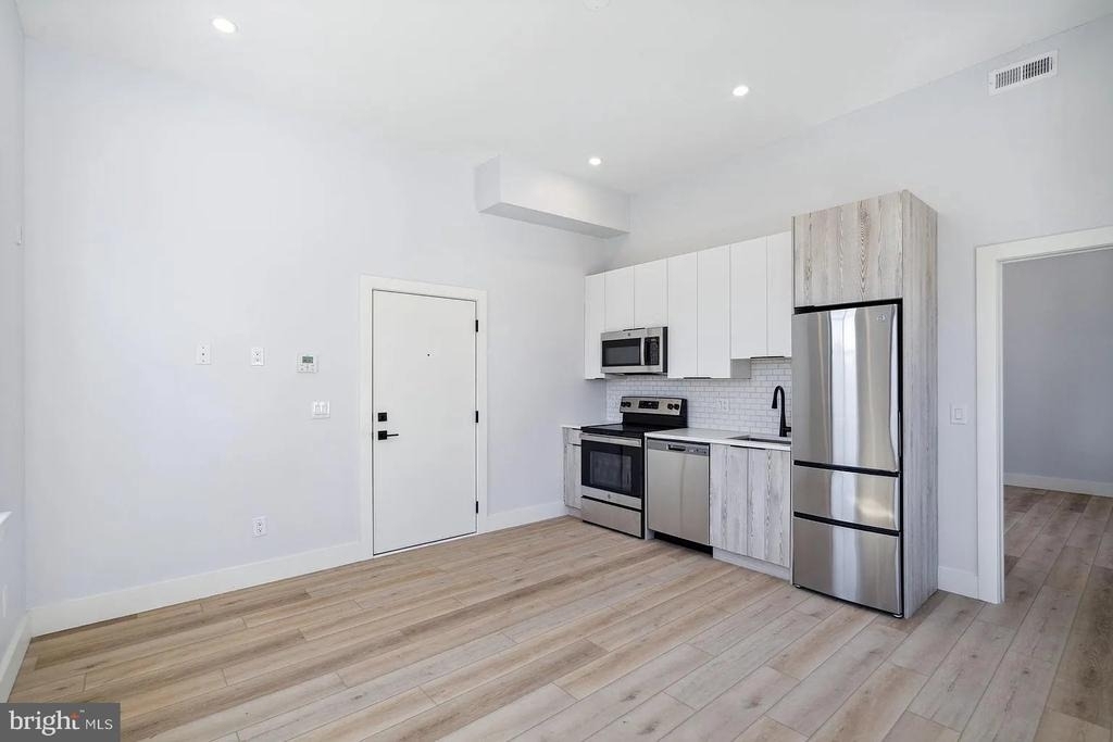 3439-1 Lancaster Avenue - Photo 14