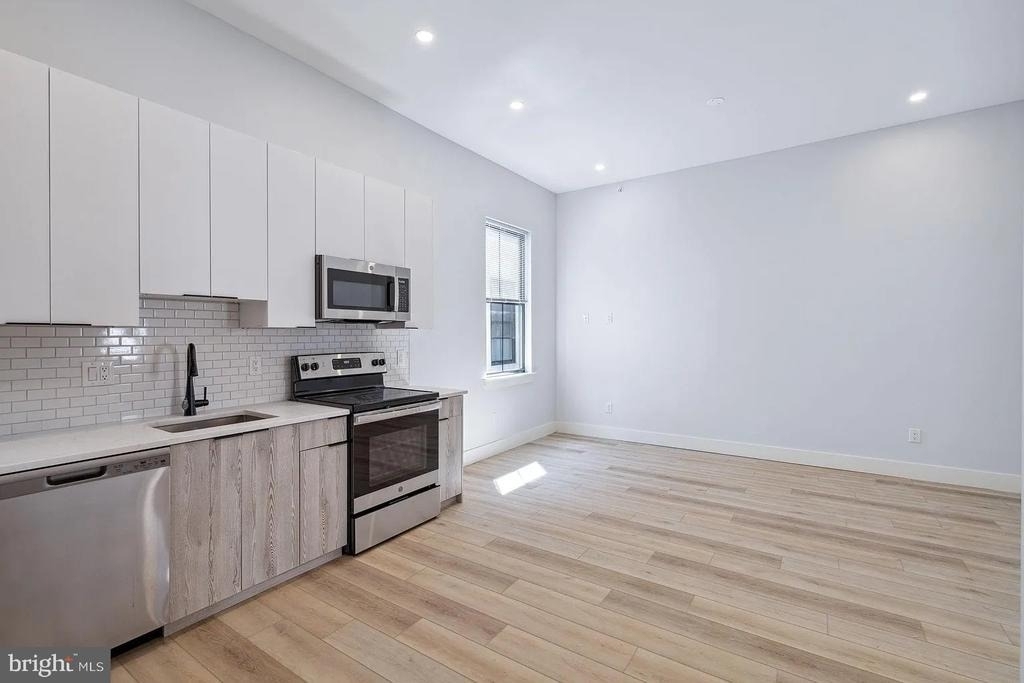 3439-1 Lancaster Avenue - Photo 2