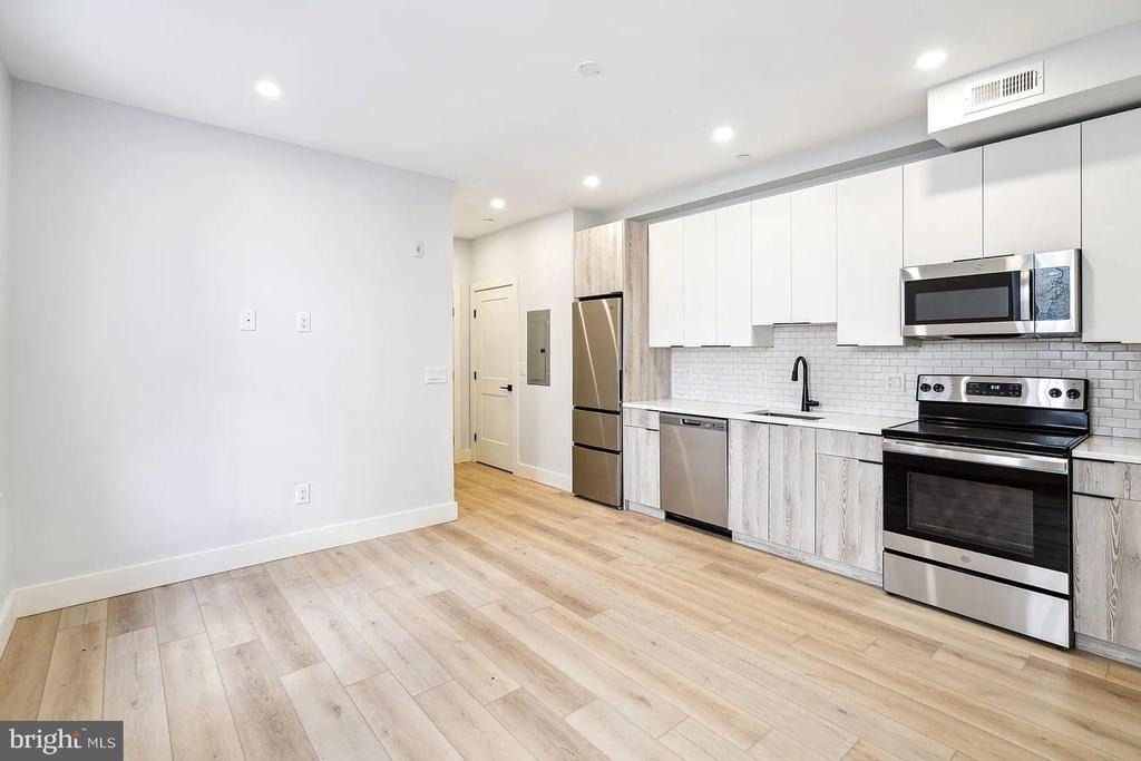3439-1 Lancaster Avenue - Photo 22