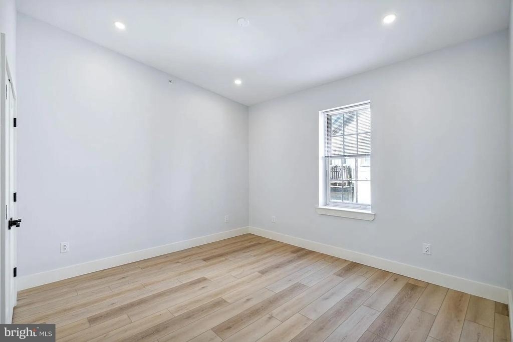3439-1 Lancaster Avenue - Photo 10
