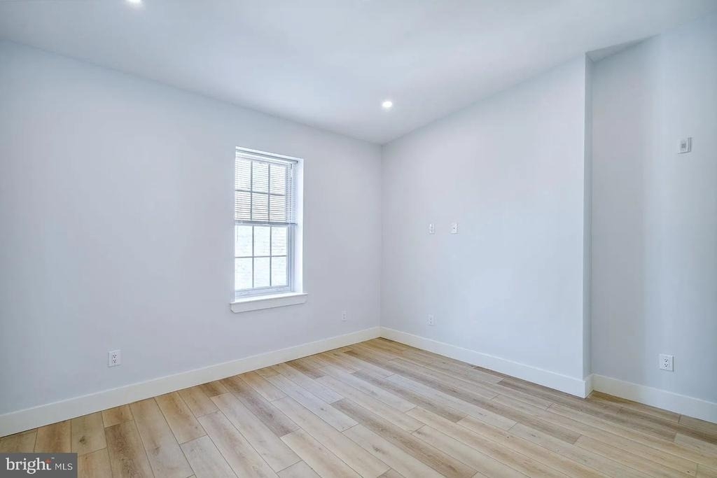 3439-1 Lancaster Avenue - Photo 11