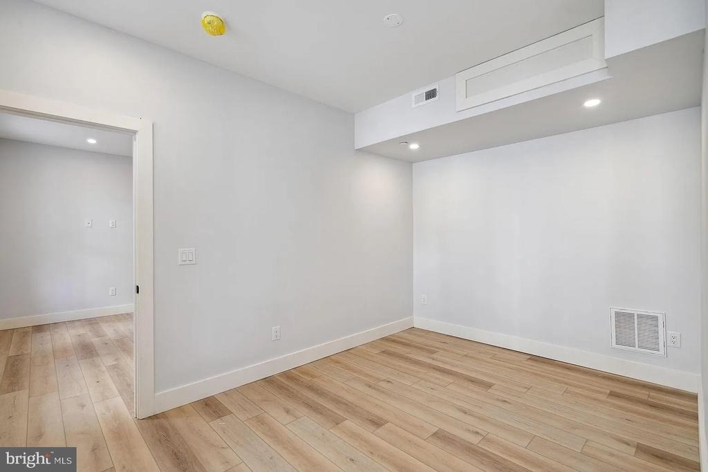 3439-1 Lancaster Avenue - Photo 6