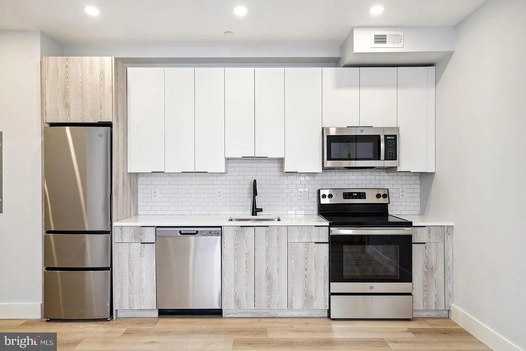 3439-1 Lancaster Avenue - Photo 20