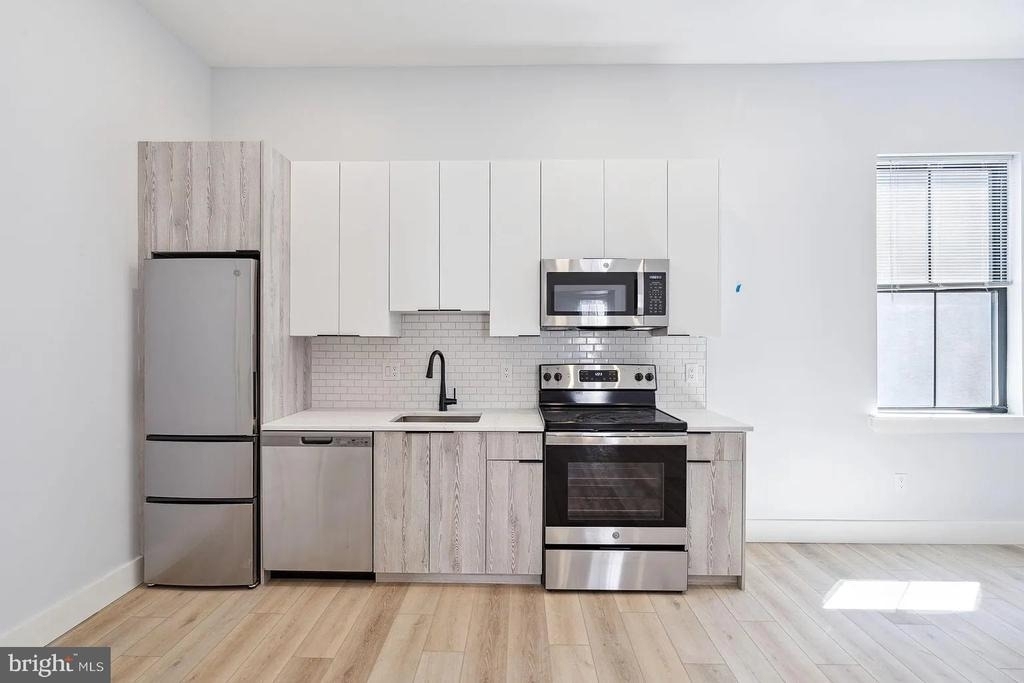3439-1 Lancaster Avenue - Photo 3