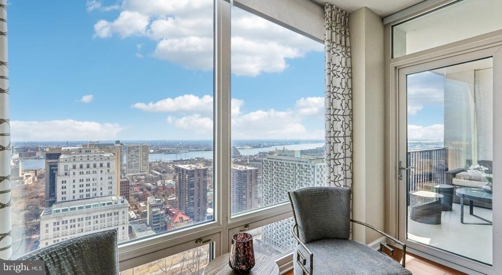 206 W Washington Square - Photo 16