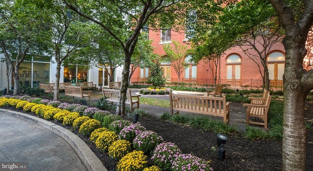 206 W Washington Square - Photo 25