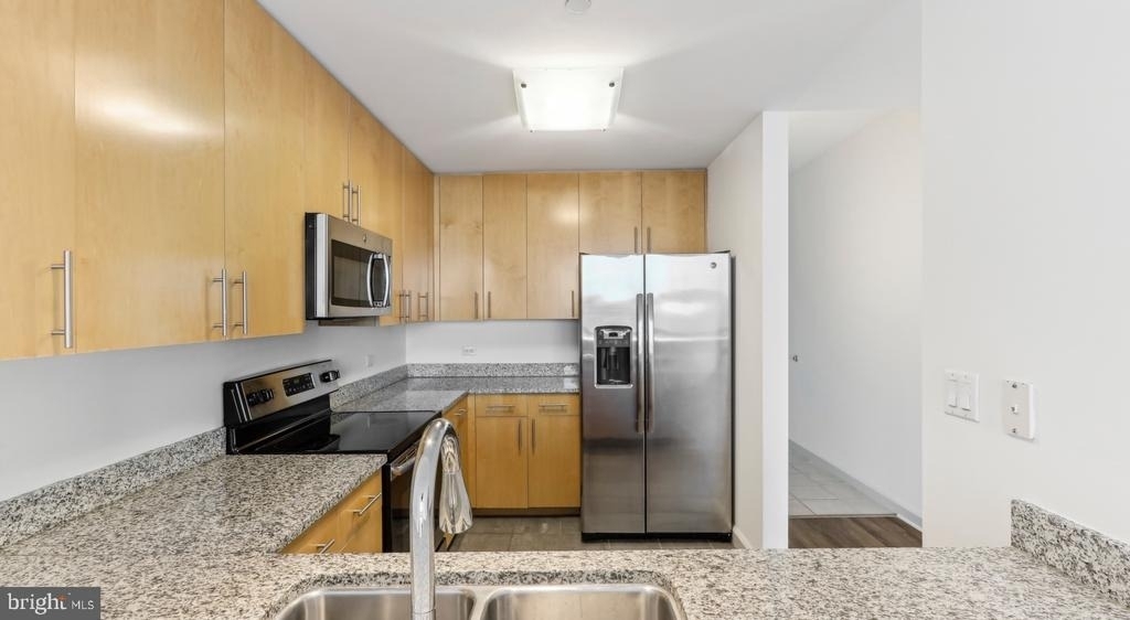 206 W Washington Square - Photo 12