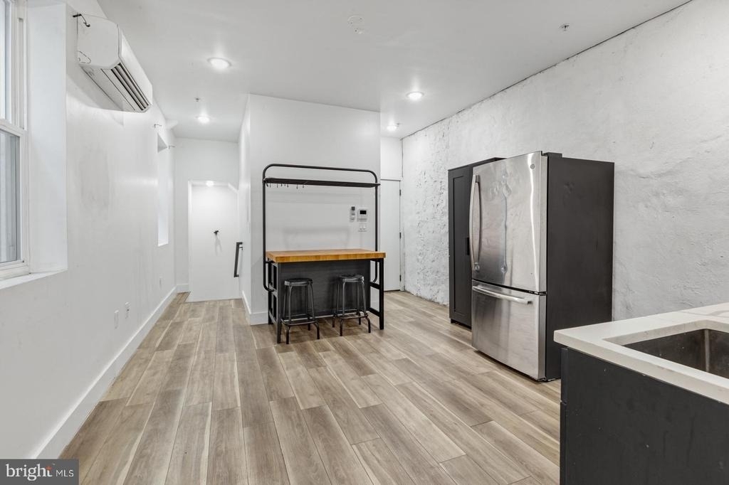 1153 N Front Street - Photo 2