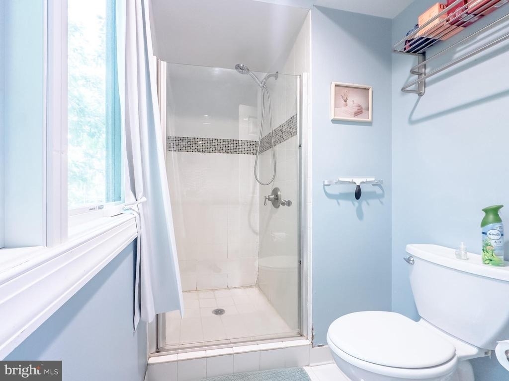 116 Montrose Avenue - Photo 9