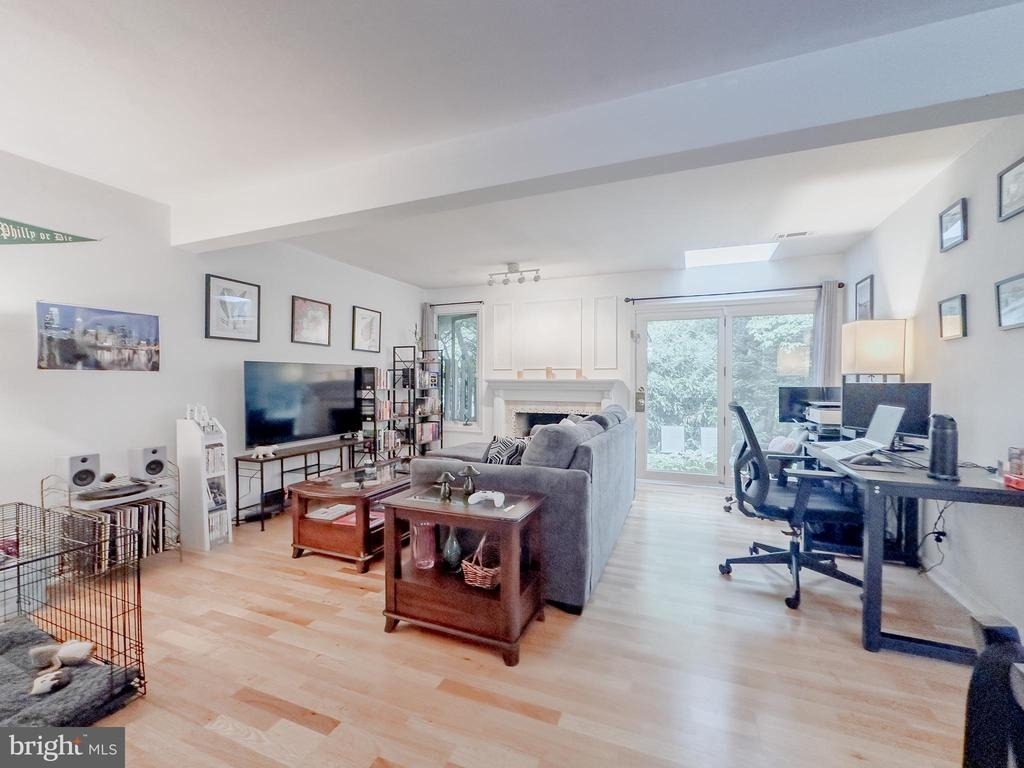 116 Montrose Avenue - Photo 2