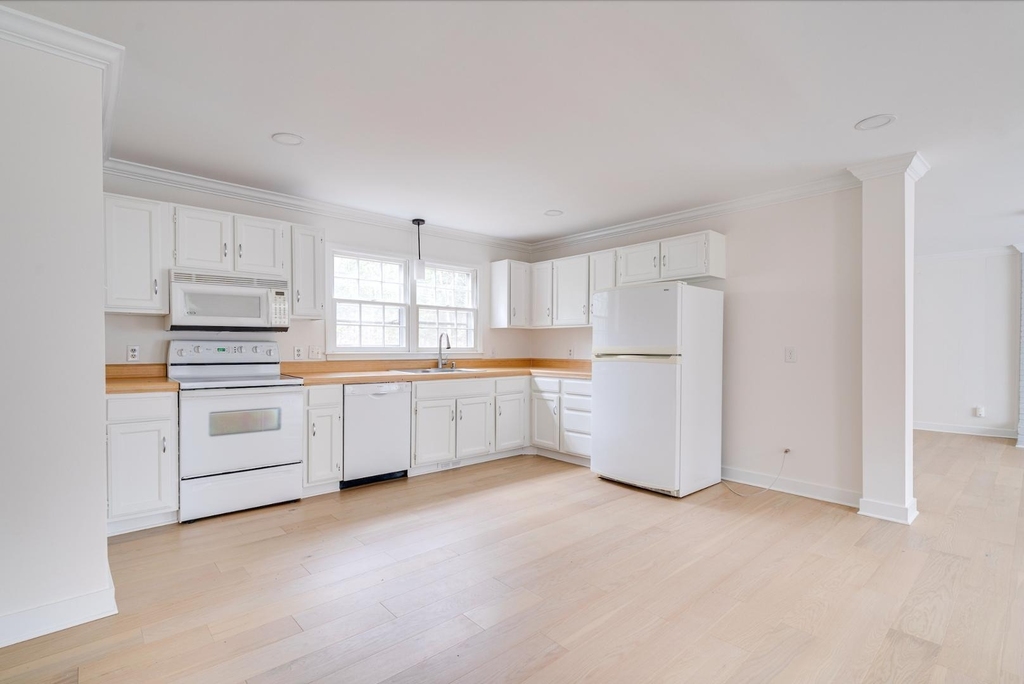 2437 Tilghman Circle - Photo 5