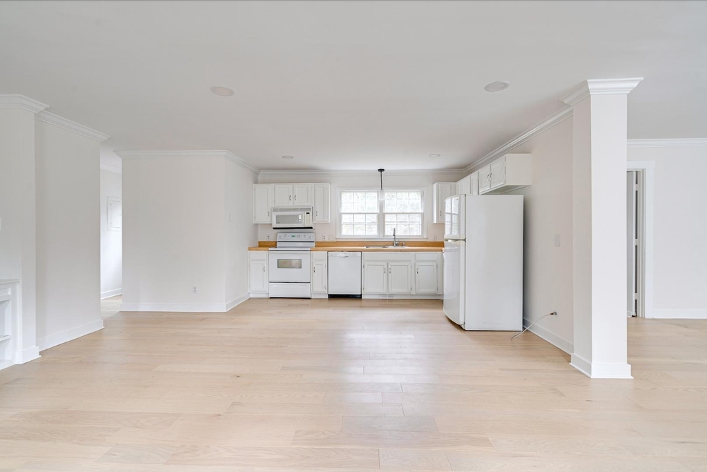 2437 Tilghman Circle - Photo 4