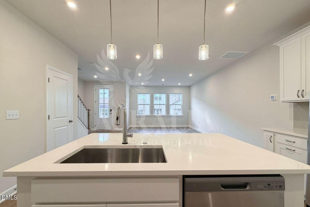609 Callan View Avenue - Photo 8