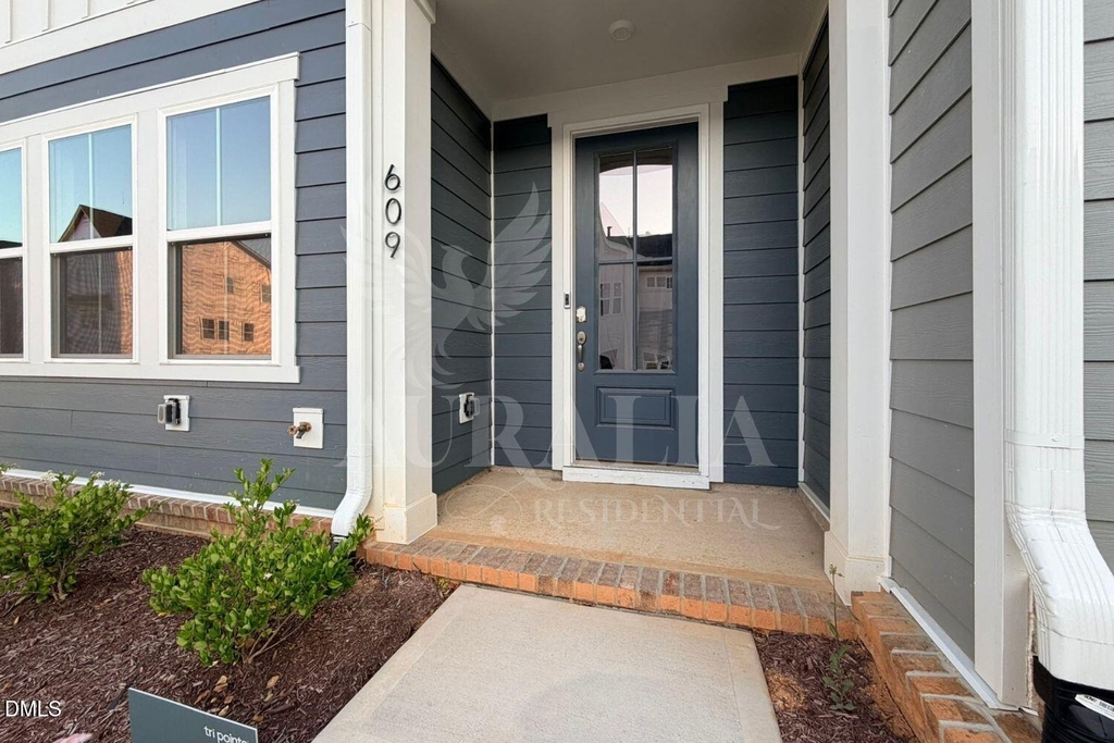 609 Callan View Avenue - Photo 1