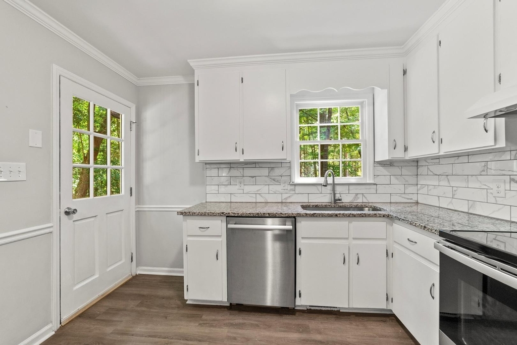 3921 Bamburgh Lane - Photo 10
